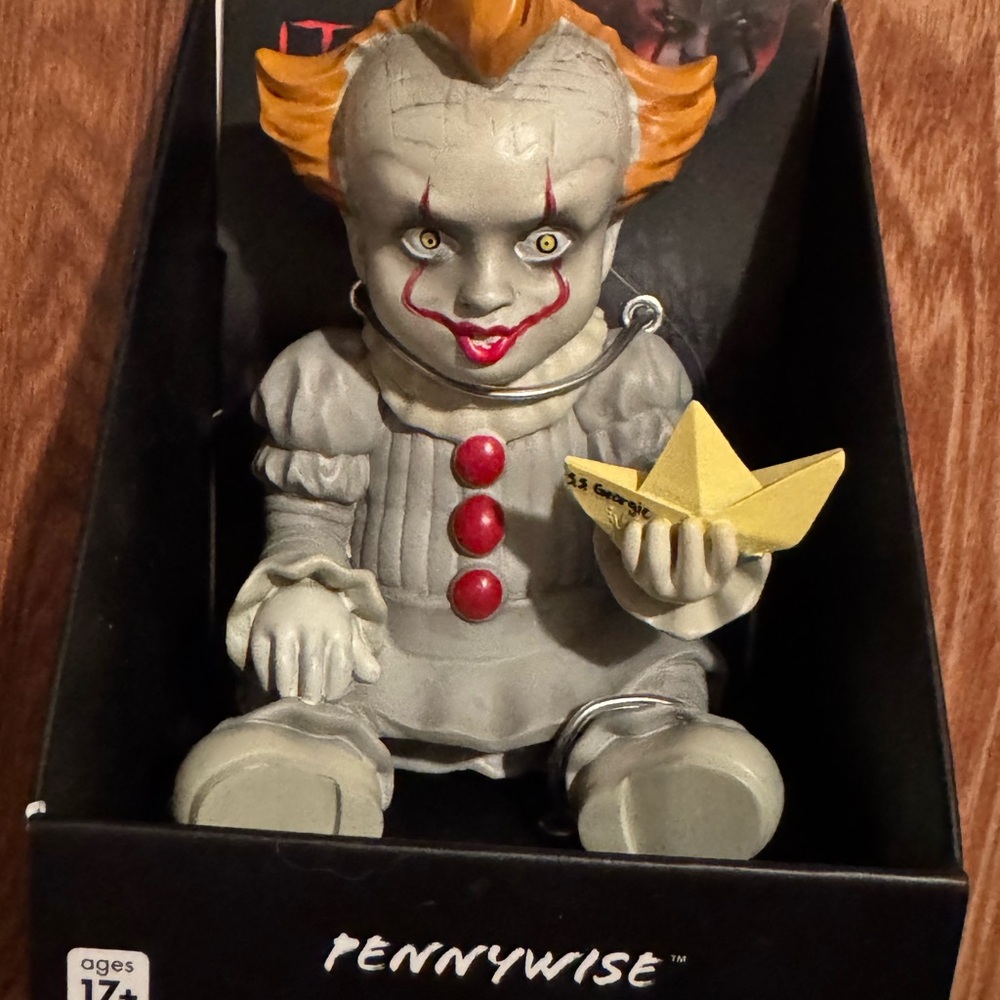 Baby pennywise mini horror figure